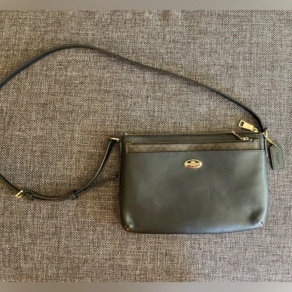 EUC Coach Crossgrain Leather Bag & Pouch F529881 East West Pop Crossbody